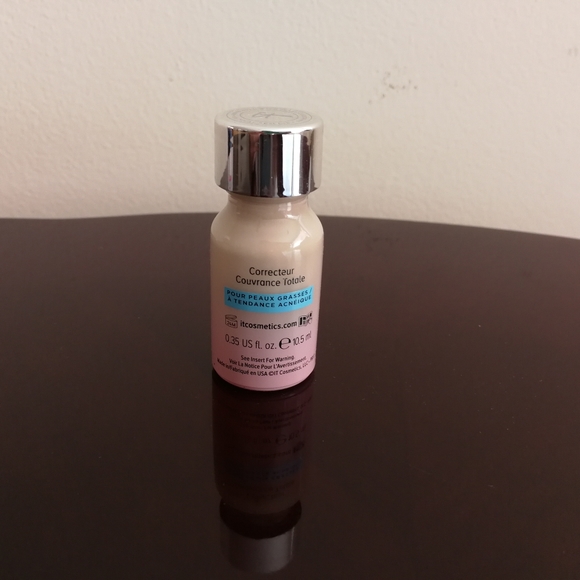 It Bye Bye Breakout Full Coverage Concealer AND Acne Treatment - Picture 3 of 8